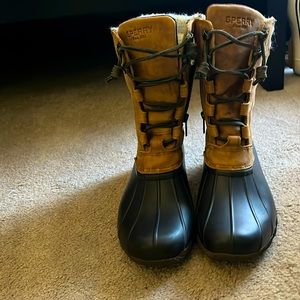 Selling Sperry winter/snow boots, size 7.5. Great condition, waterproof!